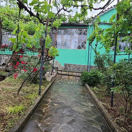 House In Дом отдыха Leskovik